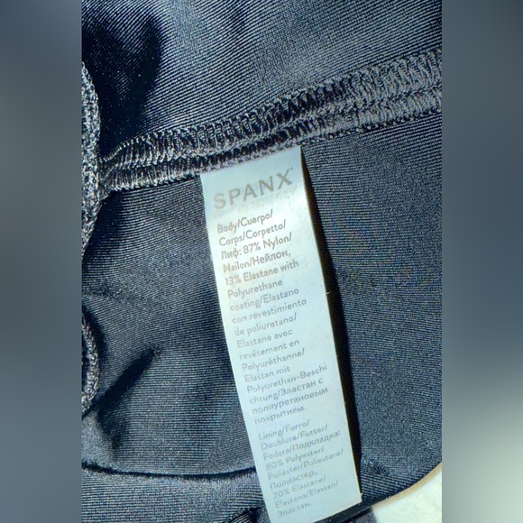 Excellent Pristine SPANX faux leather biker shorts size: medium - Picture 13 of 14